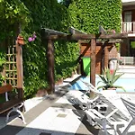 Ξενοδοχείο με διαμερίσματα Marx